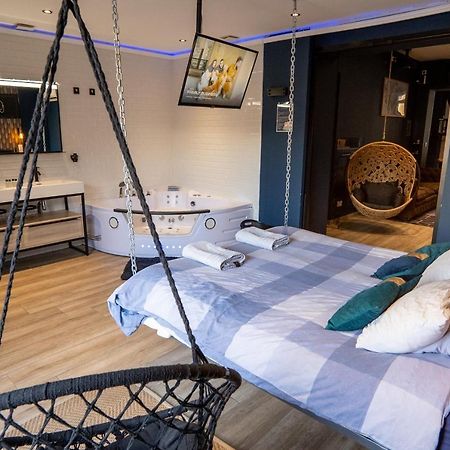 Capsule Temps Suspendu - Balneo, Home Cinema & Billard Valenciennes Exterior foto
